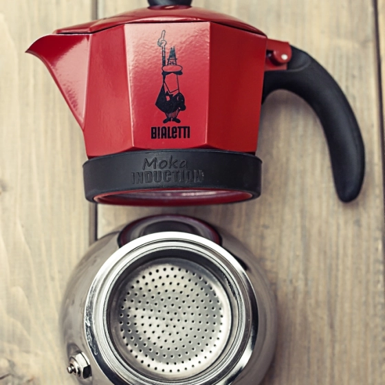Bialetti Moka Induction Red pojemność 6 espresso
