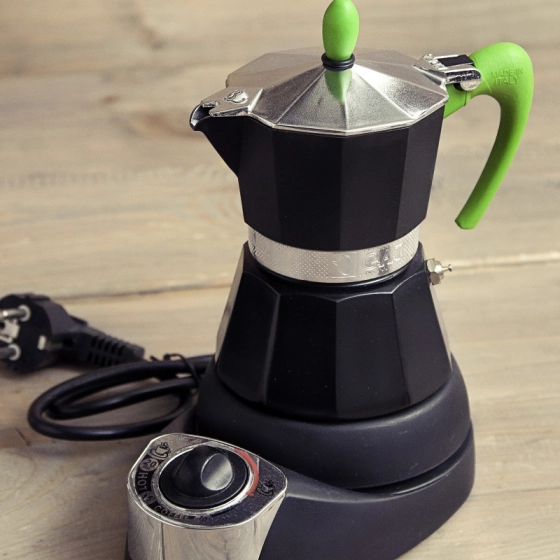 GAT Nerissima kawiarka elektryczna pojemność 4 espresso uchwyt zielony