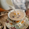 Jak czyścić porcelanowe filiżanki i dzbanek na herbatę? Jak usunąć plamy z porcelany?