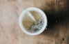 Czy herbata odwadnia? Ile naparu można wypić dziennie?