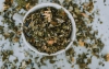 Jak wykorzystać fusy po herbacie? Liście herbaty do czyszczenia domu, pielęgnacji skóry i nawożenia roślin