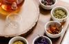Herbata sypana - czym liściasta herbata różni się od tej w torebkach i dlaczego jest droższa?
