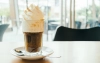 Wprowadź swoją kawę i inne napoje na nowy poziom z syropami Mount Caramel