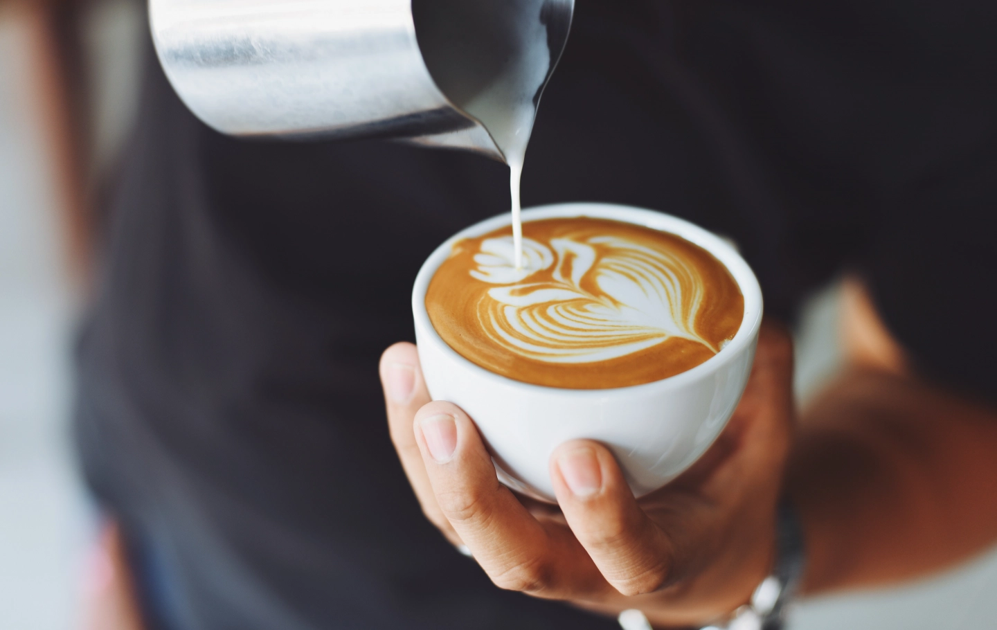 Latte art krok po kroku - poradnik dla początkujących