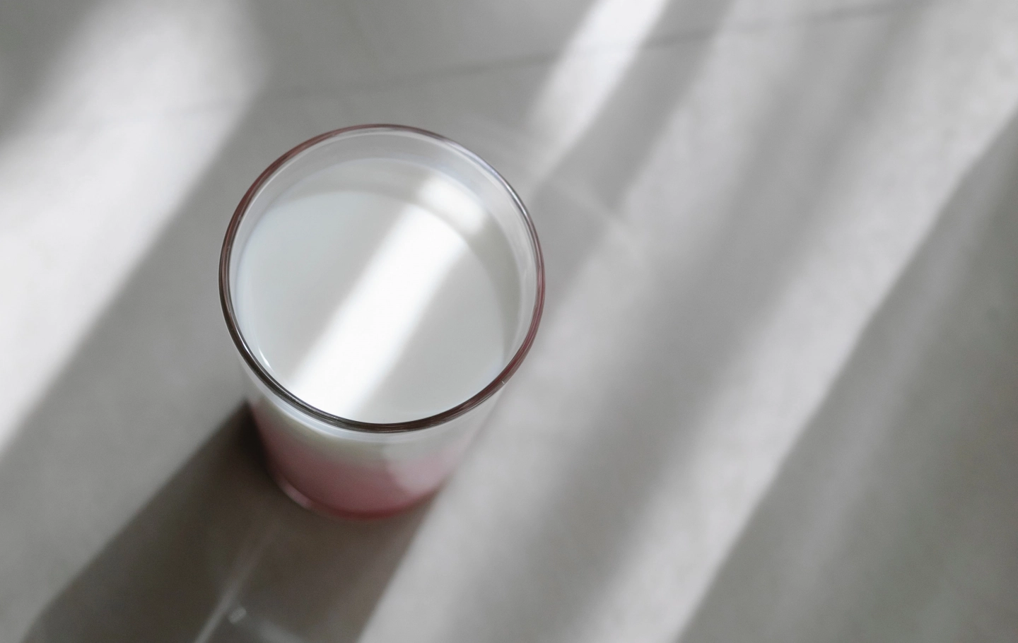 Kefir naturalny - skład, właściwości. Przepis na domowy zdrowy kefir