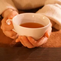 Jaka herbata na bezsenność? Zioła, które ułatwiają zasypianie