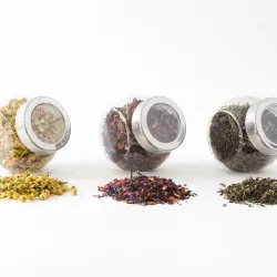 Herbata na odchudzanie. Czym różnią się herbata zielona, czerwona i biała?