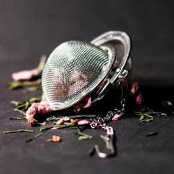 W czym parzyć herbatę? Porównanie zaparzaczy