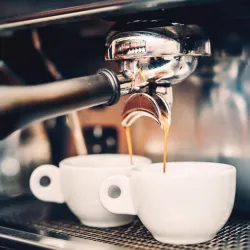 Co nigdy nie wychodzi z kawowej mody?