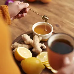 Jak parzyć herbatę z imbirem? Przepisy na pastę imbirową i korzeń gotowany z herbatą