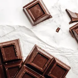 Historia czekolady, rodzaje i właściwości. Skąd pochodzi ziarno kakaowca?