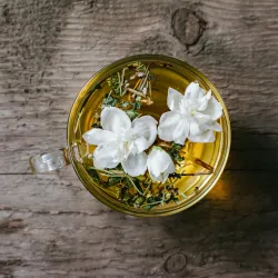 Herbata jaśminowa - właściwości. Jak zrobić i jak parzyć herbatę jaśminową?