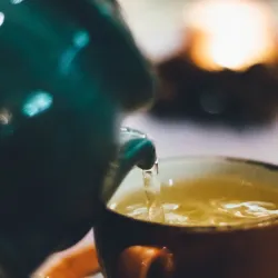 Napój energetyzujący z herbatą - przepisy. Do nauki, pracy umysłowej, na długą trasę samochodem