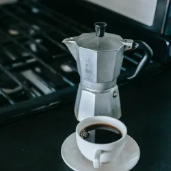 Jak zrobić w domu dobrą kawę bez ekspresu ciśnieniowego?