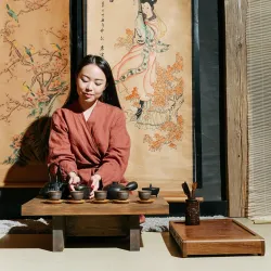 Napar z herbaty to stosunkowo nowy wynalazek. Przez wieki herbatę jadło się lub żuło