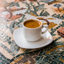 Espresso - mała czarna, która podbija serca miłośników kawy