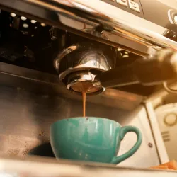 Doskonałe espresso: sekrety niezapomnianego smaku i praktyczne wskazówki!