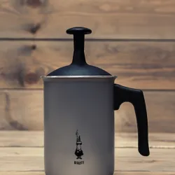 Najlepsze spieniacze do mleka Bialetti: Cappuccinatore, Tuttocrema i inne modele dla każdego miłośnika kawy