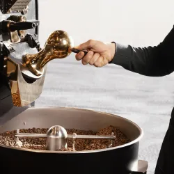 Jak wybrać najlepsze ziarno kawy do ekspresu? Czy istnieje kawa ziarnista z nutą czekolady?