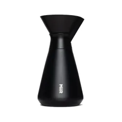 MiiR Standard Carafe 1000 ml czarna – karafka z lejkiem, widok z przodu