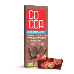 COCOA Czekolada creamy z truskawkami BIO 40 g – tabliczka w opakowaniu i kawałek z truskawkami