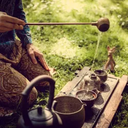 Jak parzyć czerwoną herbatę? Ile razy można parzyć pu erh?