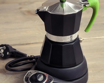 GAT Nerissima kawiarka elektryczna pojemność 6 espresso uchwyt zielony