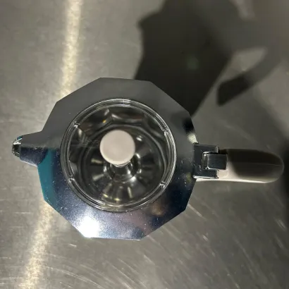 OUTLET Pezzetti Bellexpress kawiarka aluminiowa na indukcję pojemność 6 tz / 300 ml kolor srebrna z beżową rączką - zdjęcie 3