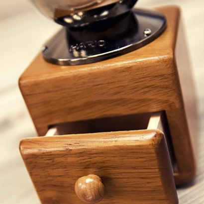 Hario MM-2 drewniany ręczny młynek ceramiczny - zdjęcie 2