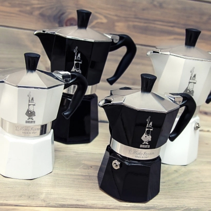 Bialetti Moka Express Color kawiarka aluminiowa na gaz pojemność 6 tz / 270 ml - zdjęcie 2