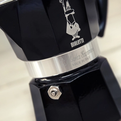 Bialetti Moka Express Color kawiarka aluminiowa na gaz pojemność 3 tz / 130 ml kolor czarna - zdjęcie 1