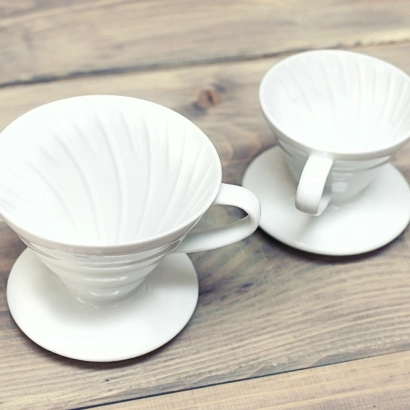 Hario dripper V60 ceramiczny biały rozmiar V02 - zdjęcie 3