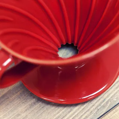 Hario dripper V60 ceramiczny czerwony V02 - zdjęcie 2