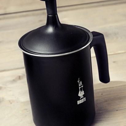 Bialetti Tuttocrema Montalatte spieniacz do mleka czarny 6tz pojemność 330 ml - zdjęcie 2