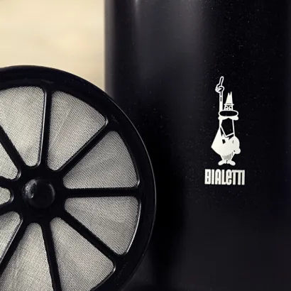 Bialetti Tuttocrema Montalatte spieniacz do mleka czarny pojemność 330 ml - zdjęcie 3