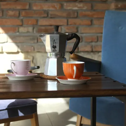 Bialetti Moka Express kawiarka aluminiowa na gaz pojemność 2 tz / 90 ml kolor srebrny - zdjęcie 4