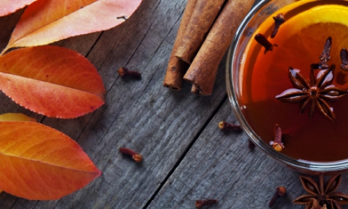 Przepisy na herbaty rozgrzewające idealne na jesienne i zimowe wieczory