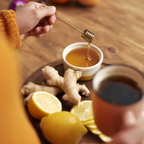 Jak parzyć herbatę z imbirem? Przepisy na pastę imbirową i korzeń gotowany z herbatą