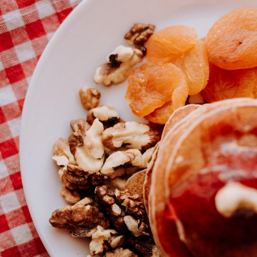 Bakalie - czym są? Skąd pochodzą? Czy bakalie są zdrowe i ile mają kalorii?