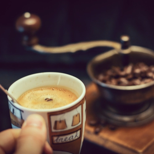 Mielenie kawy - na zapas, czy tuż przed zaparzeniem?