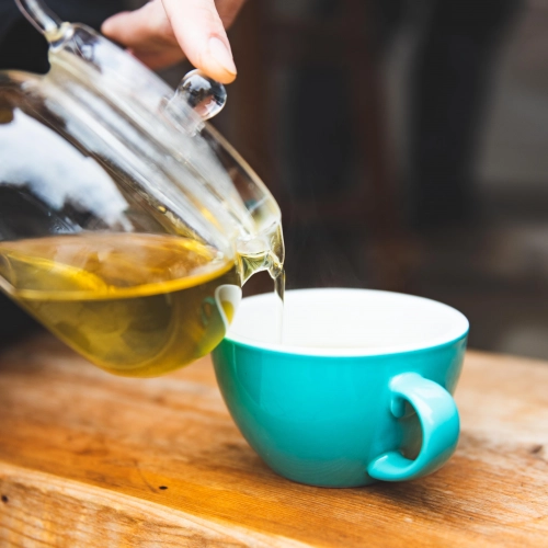 Jak parzyć gyokuro? Czym różni się od senchy? Przepis na parzenie gyokuro na ciepło i na zimno