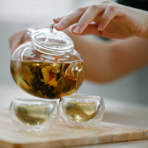 10 zdrowotnych zalet picia herbaty. Dlaczego warto i jak szybko można spodziewać się efektów?