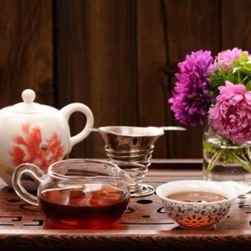 W czym parzyć herbatę liściastą?