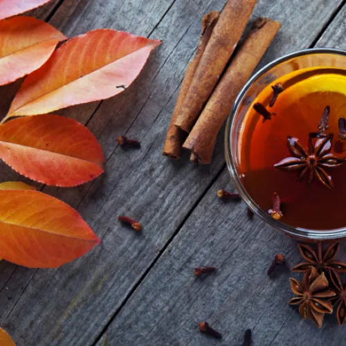 Przepisy na herbaty rozgrzewające idealne na jesienne i zimowe wieczory