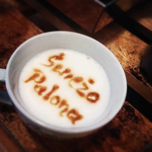 Post przedwyborczy - białe na czarnym i czym różni się lanie wody od lania mleka