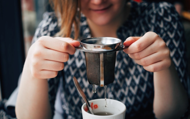 Jak minut parzyć herbatę? Od czego zależy czas parzenia herbaty?