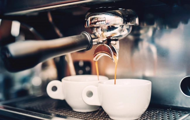 Co nigdy nie wychodzi z kawowej mody?