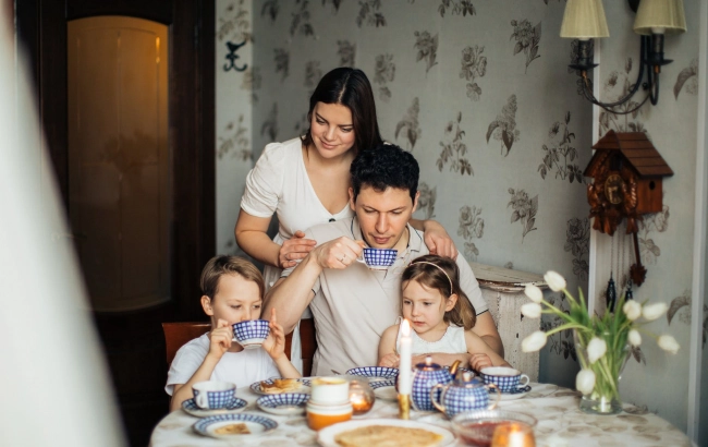 Czy podawanie najmłodszym kofeiny może być niebezpieczne? Fakty i mity o wpływie kawy na dzieci.