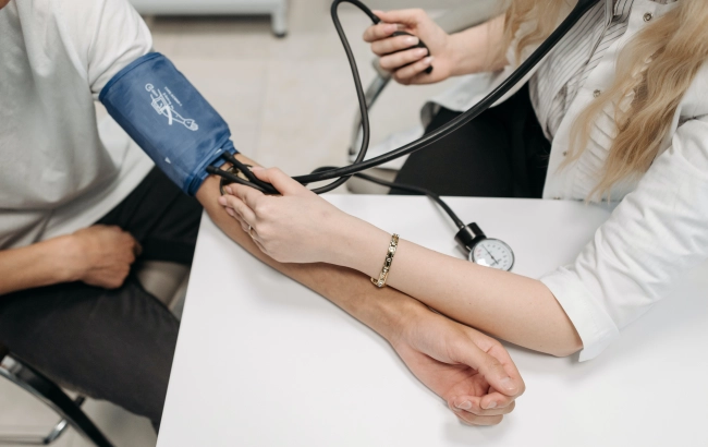Herbata na nadciśnienie, obniżenie cukru i zbicie cholesterolu. Które napary pomogą na dłuższą metę?