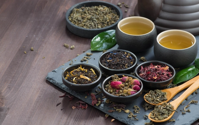 Pu-erh: Co to za herbata? Rodzaje, właściwości i parzenie